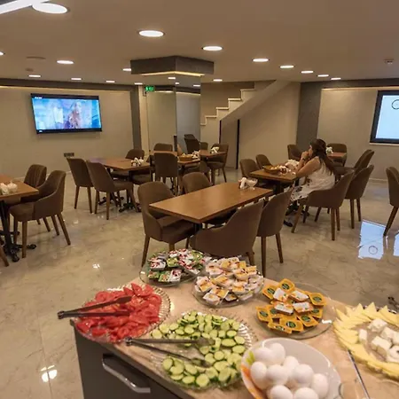 Grand Ahi Hotel